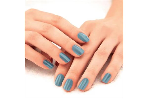 Lakme 9to5 Nail color